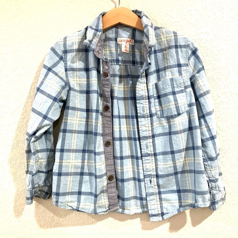 Boy’s Cat & Jack Light Blue Plaid Shirt, size 5T
